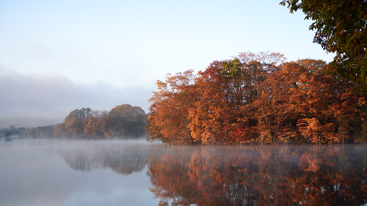 秋の曽原湖