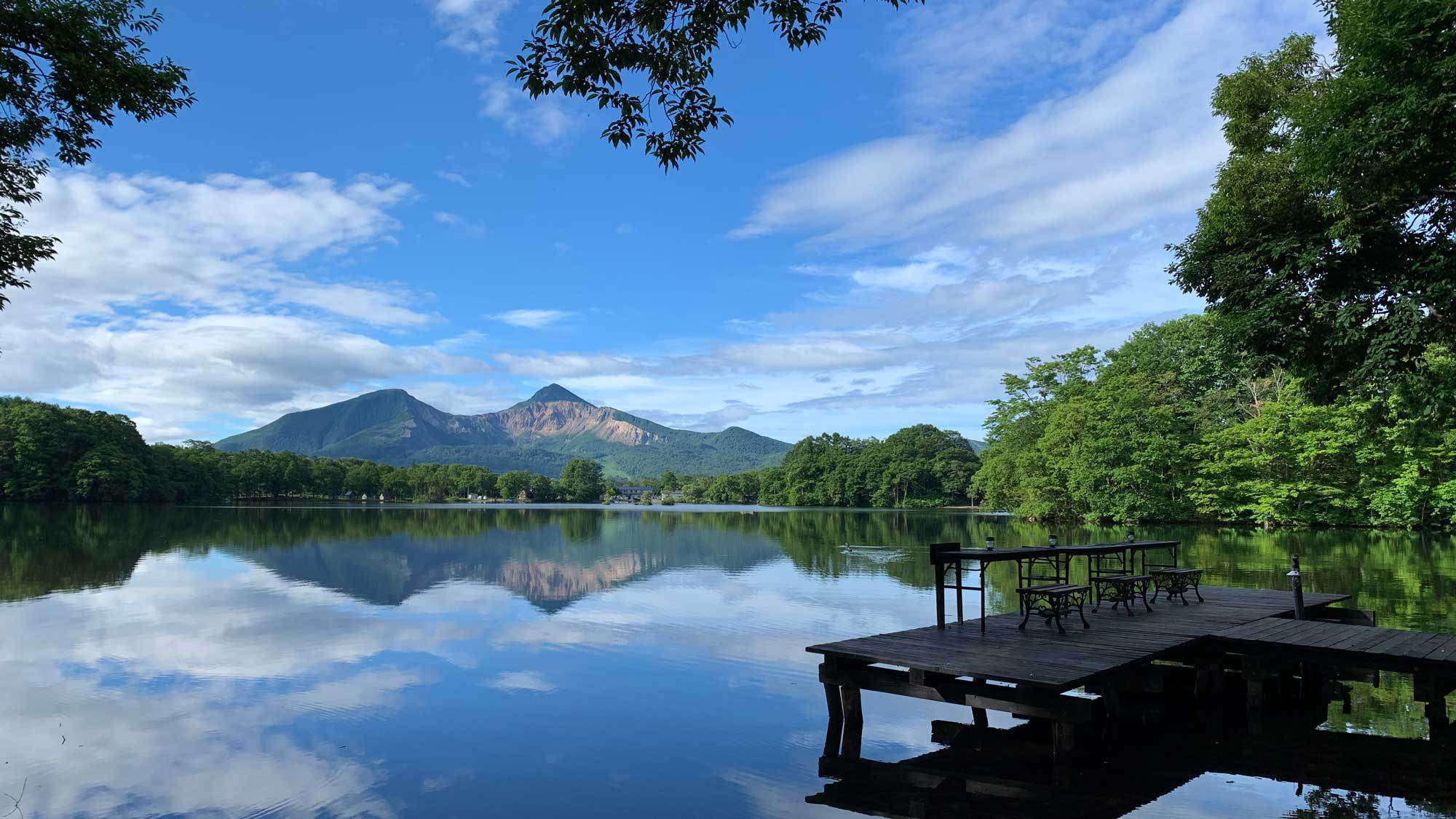 曽原湖にうつる磐梯山が絶景です。