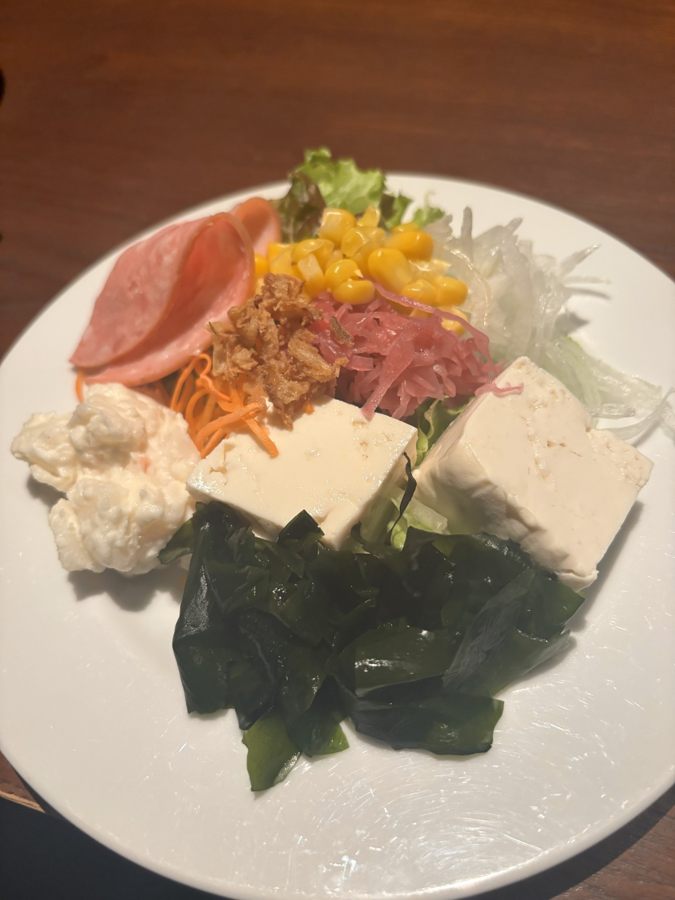 朝食サラダ盛り付け例
