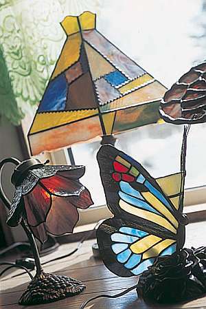 オーナ制作ステンドグラスが演出