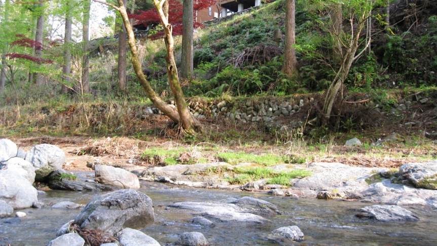 *当館コテージ下の川原