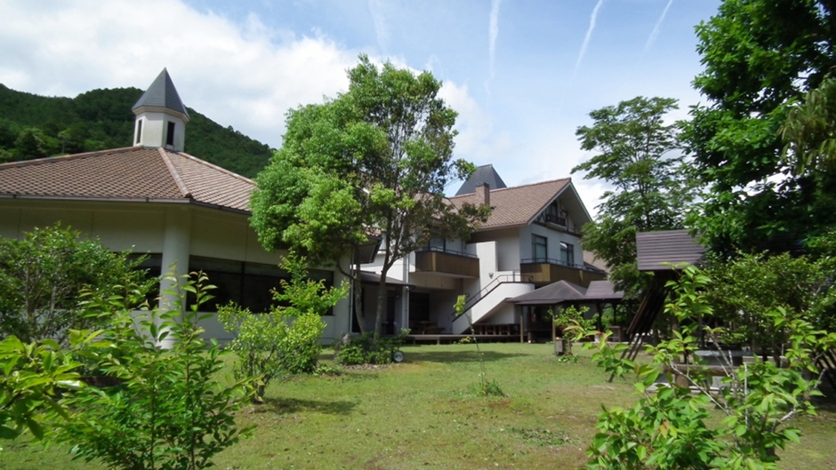 *大自然の中に佇む当館