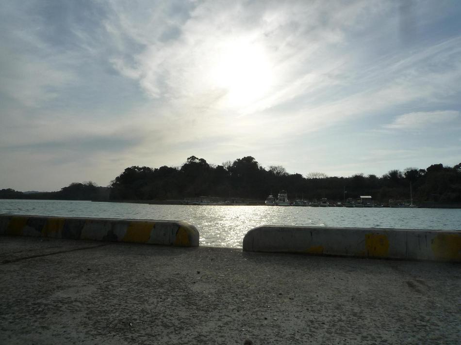 旅館の前から朝日が上がります。