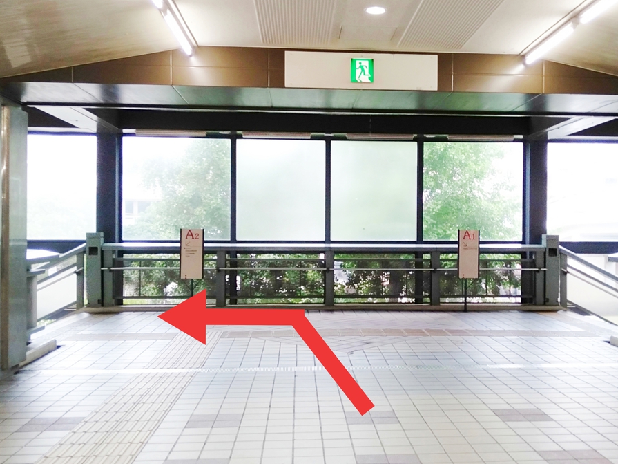 突き当たり左の『Ａ2』階段を下ります