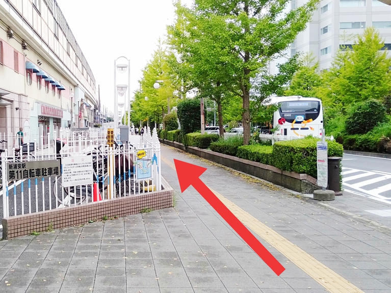 京葉線の高架を左見る状態でしばらくまっすぐ進みます