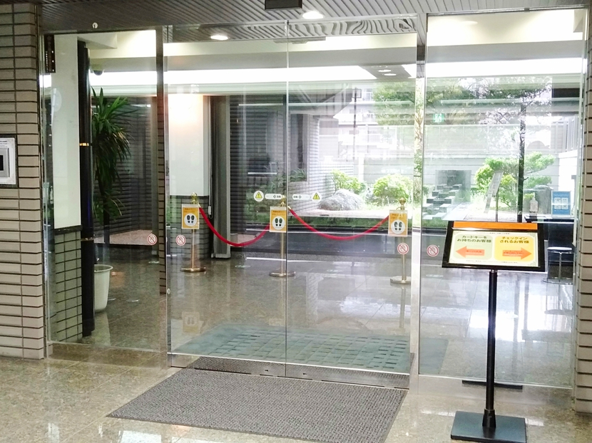 正面エントランス