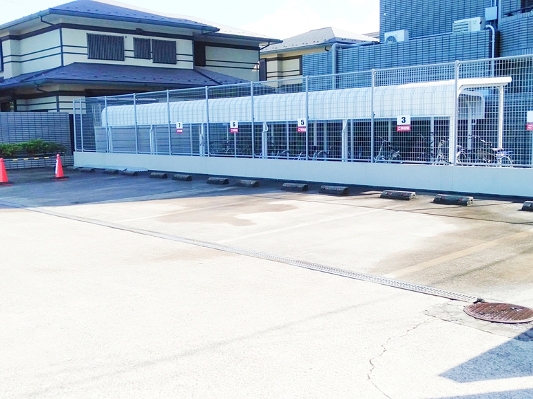 【有料駐車場/12台】お電話のみご予約を承っております