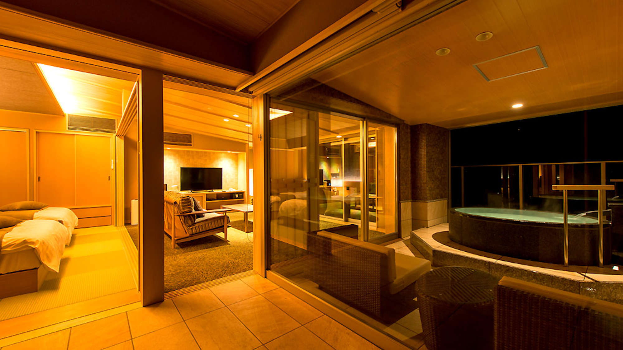 温泉掛流し半露天風呂付絶景スイート『燎』