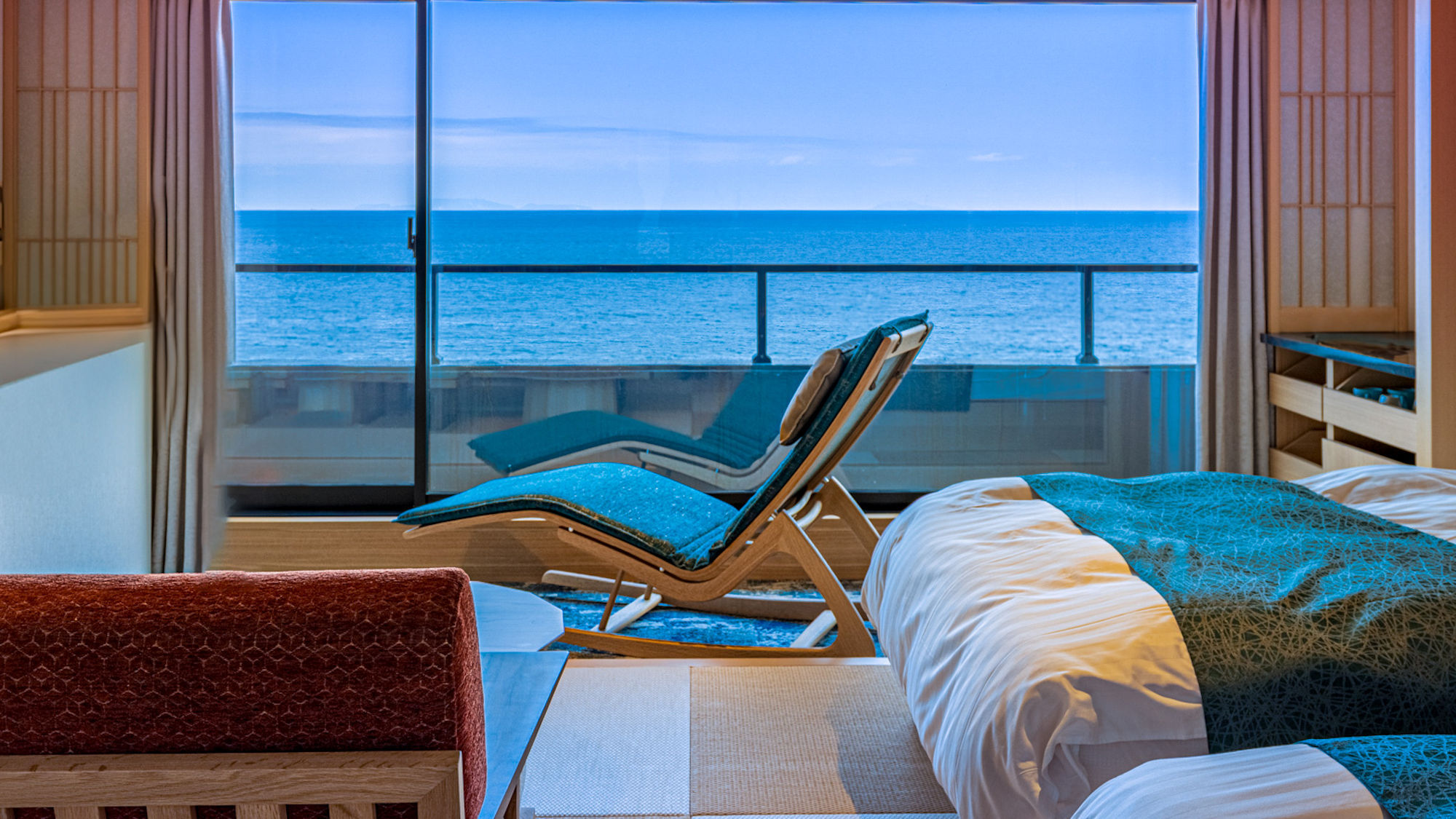 和モダン和洋室『瑠璃波』（40.2平米）【禁煙室】