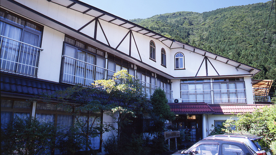 Sumatakyo Onsen Asahisanso Set in a prime location of Shizuoka, Sumatakyo Onsen Asahisanso puts everything the city has to offer just outside your doorstep. The property features a wide range of facilities to make your stay a p
