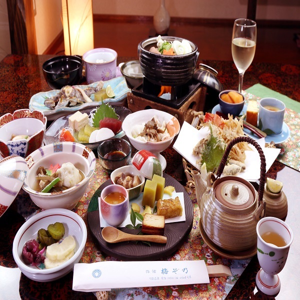 Yuyado Umezono Yuyado Umezono is conveniently located in the popular Minobu area. Featuring a satisfying list of amenities, guests will find their stay at the property a comfortable one. Fax or photo copying in busi