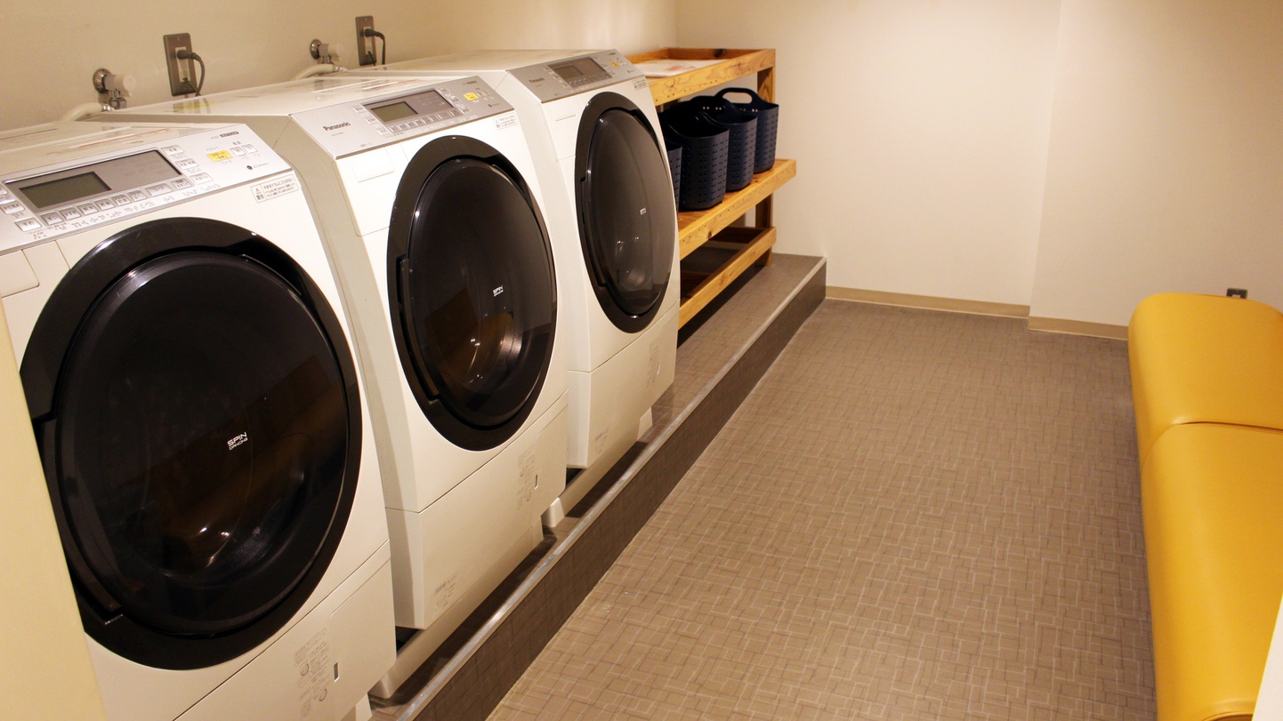 【ベビー&キッズフロア】無料コインランドリーコーナー(共用スペース)