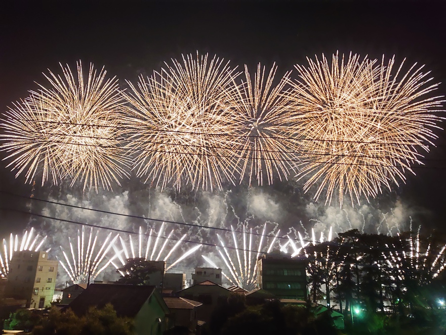 海上花火大会三階客室にて