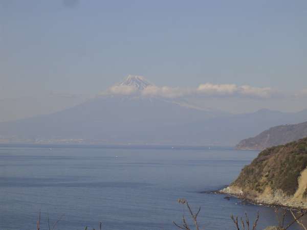 16. 恋人岬から富士山が