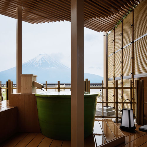 露天風呂一例【温泉露天風呂付客室】富士山を望む和室１２畳