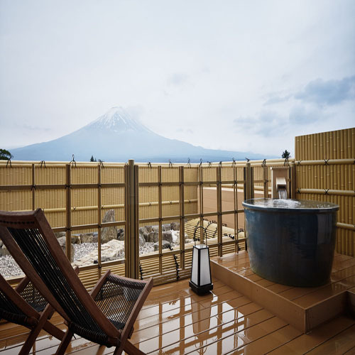 露天風呂【温泉露天風呂付客室】富士山を望む和室１２.５畳