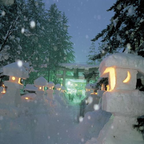 毎年2月に行われる上杉雪灯篭まつり