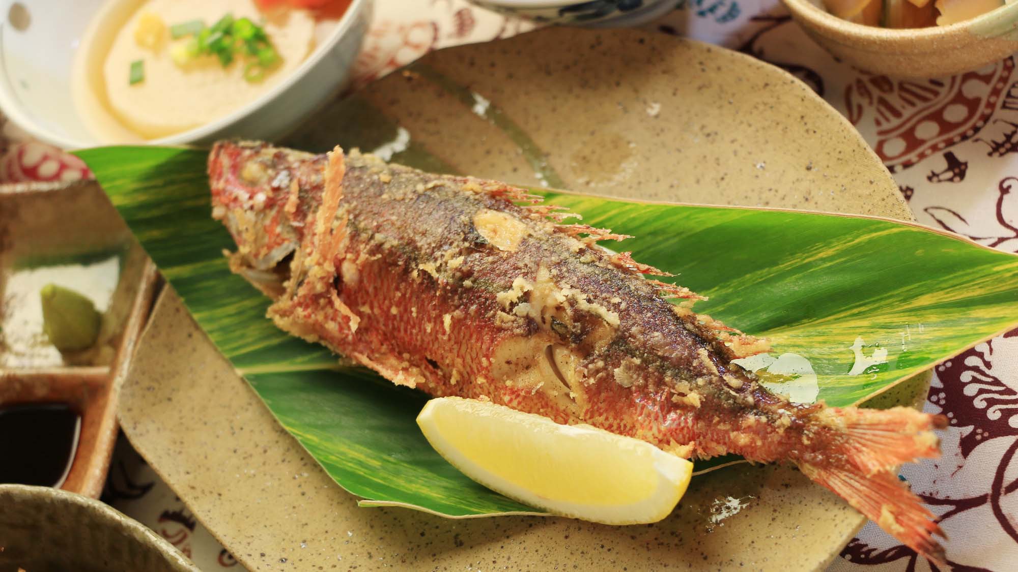 【夕食一例】新鮮な地魚の唐揚げもおすすめです