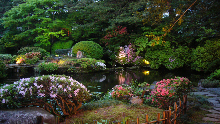 【庭園】四季折々で姿を変える中庭の景色