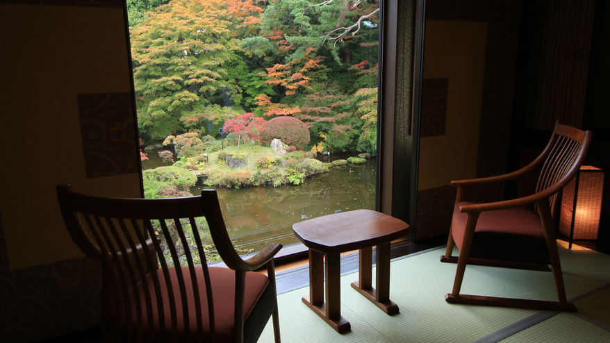 【客室】スタンダード 庭園に面した和室からは四季折々の景観を楽しむことができます