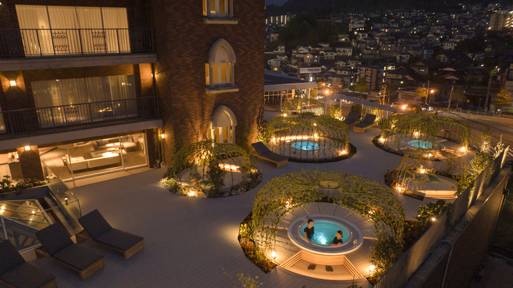 【BOTANICAL GARDEN SPA】夜はラグジュアリーな雰囲気に。