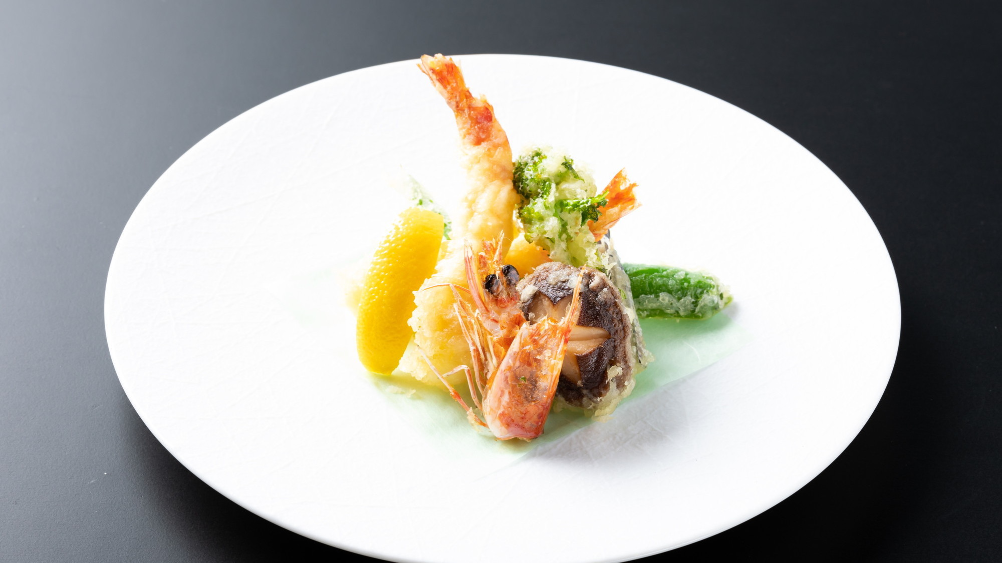 【夕食／別注】姫島産車海老「2尾」と地場野菜の天婦羅(+2，000円/税込)