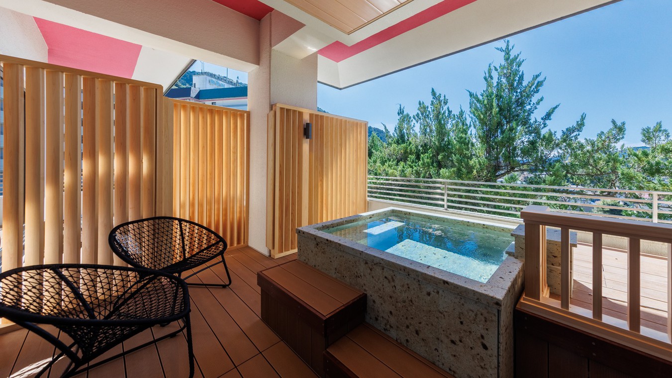 【静龍フロア｜露天風呂付スイート翠嶺】当館唯一の露天風呂付客室です。