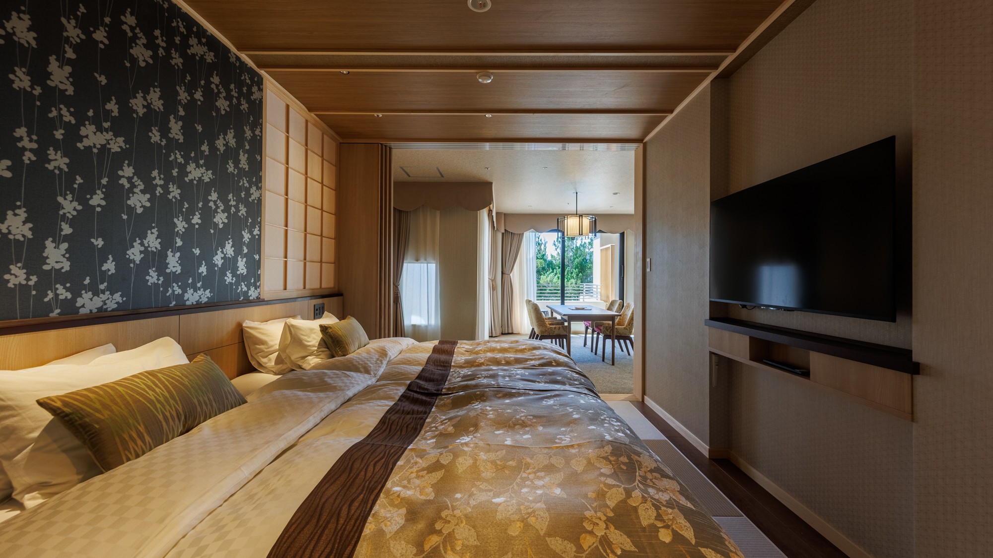 【静龍フロア｜露天風呂付スイート翠嶺】当館最高グレードのお部屋です。