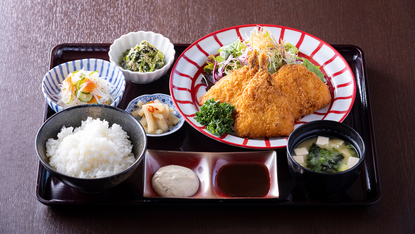 【夕食】日替わり夕定食一例（アジフライ）