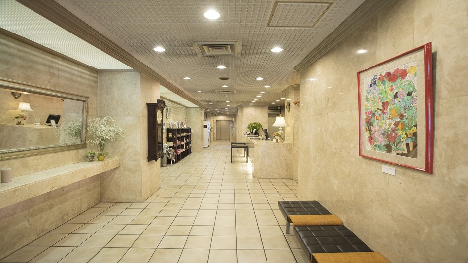 ホテル入口〜フロント