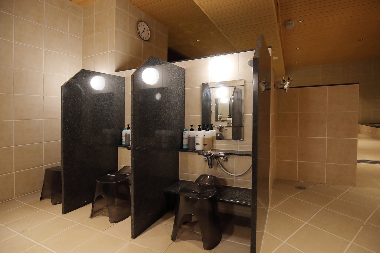 男性専用入浴施設「サウナ亀の家」洗い場水量・水圧にもしっかりこだわり！