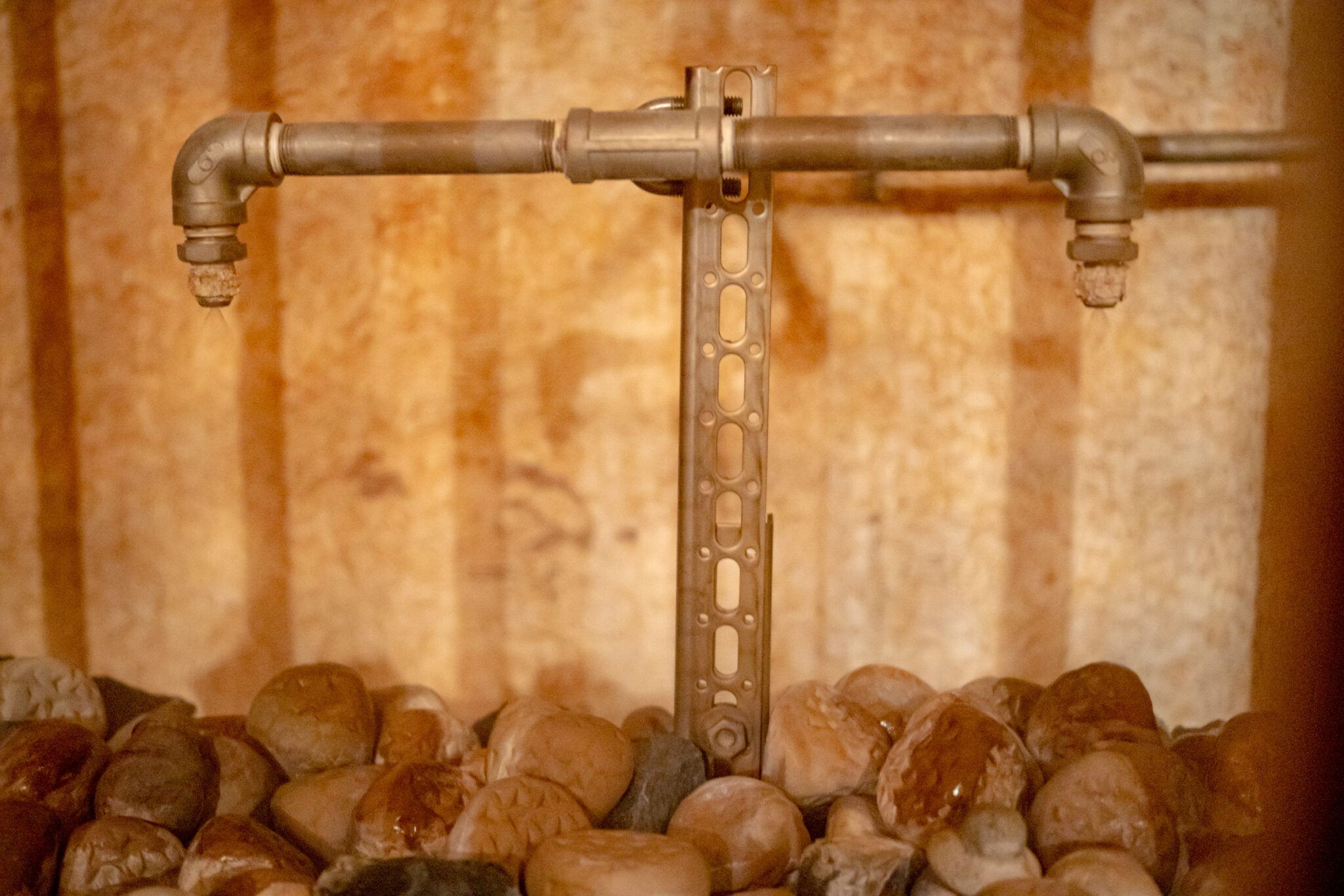 男性専用入浴施設「サウナ亀の家」オートロウリュで90〜100℃の熱々空間