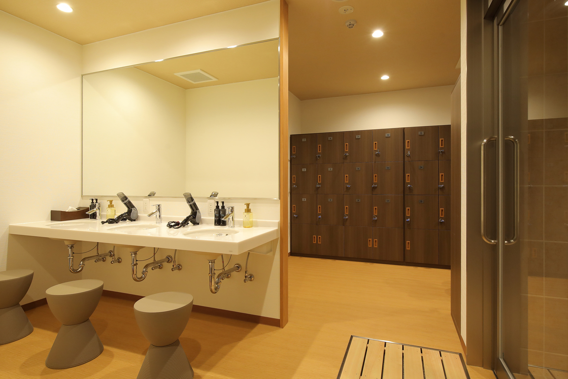 男性専用入浴施設「サウナ亀の家」洗面所