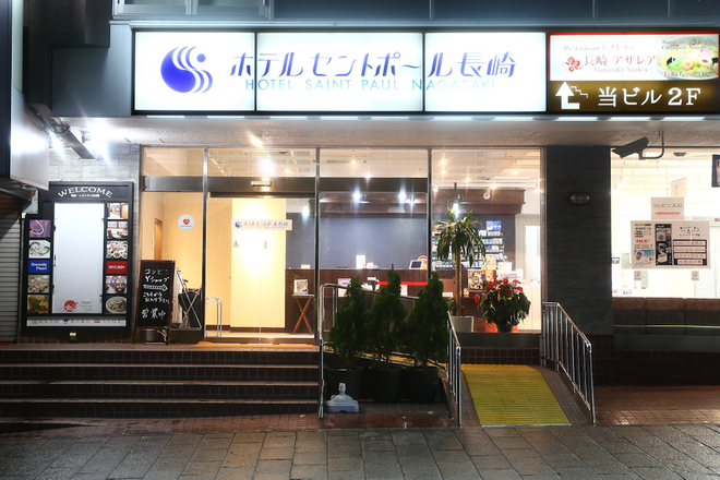 玄関（夜）