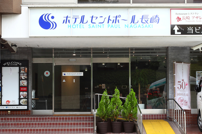 ホテル玄関