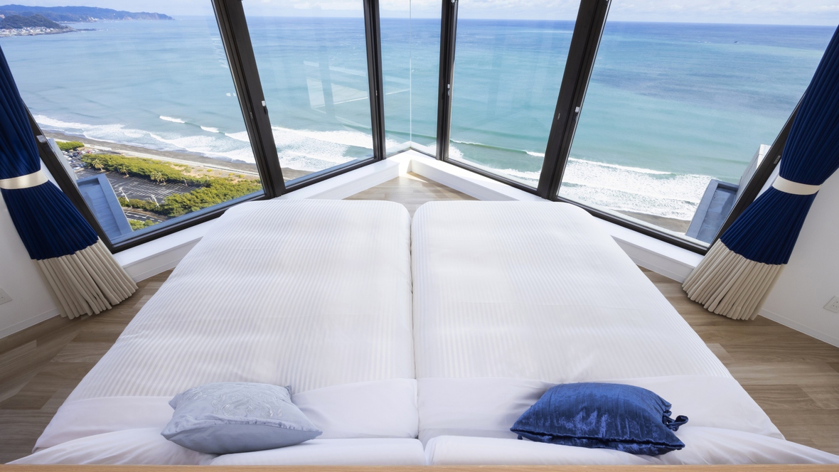 【33階ペントハウス】ベッドから窓一面に広がる海の絶景をご覧いただけます