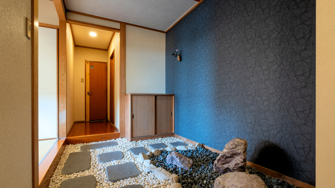 お部屋【禁煙 ツイン＋6畳＋8畳和室】波織音（寿苑）／広めのベッドルームを備えた客室／ご家族に人気