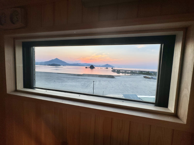 サウナ室からの夕景