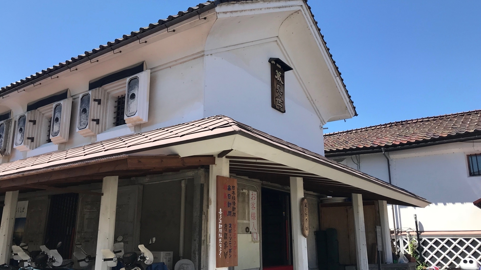 *〜蔵のまち喜多方〜明治時代の建物が現在も使われており、レトロな町並みが残っています。