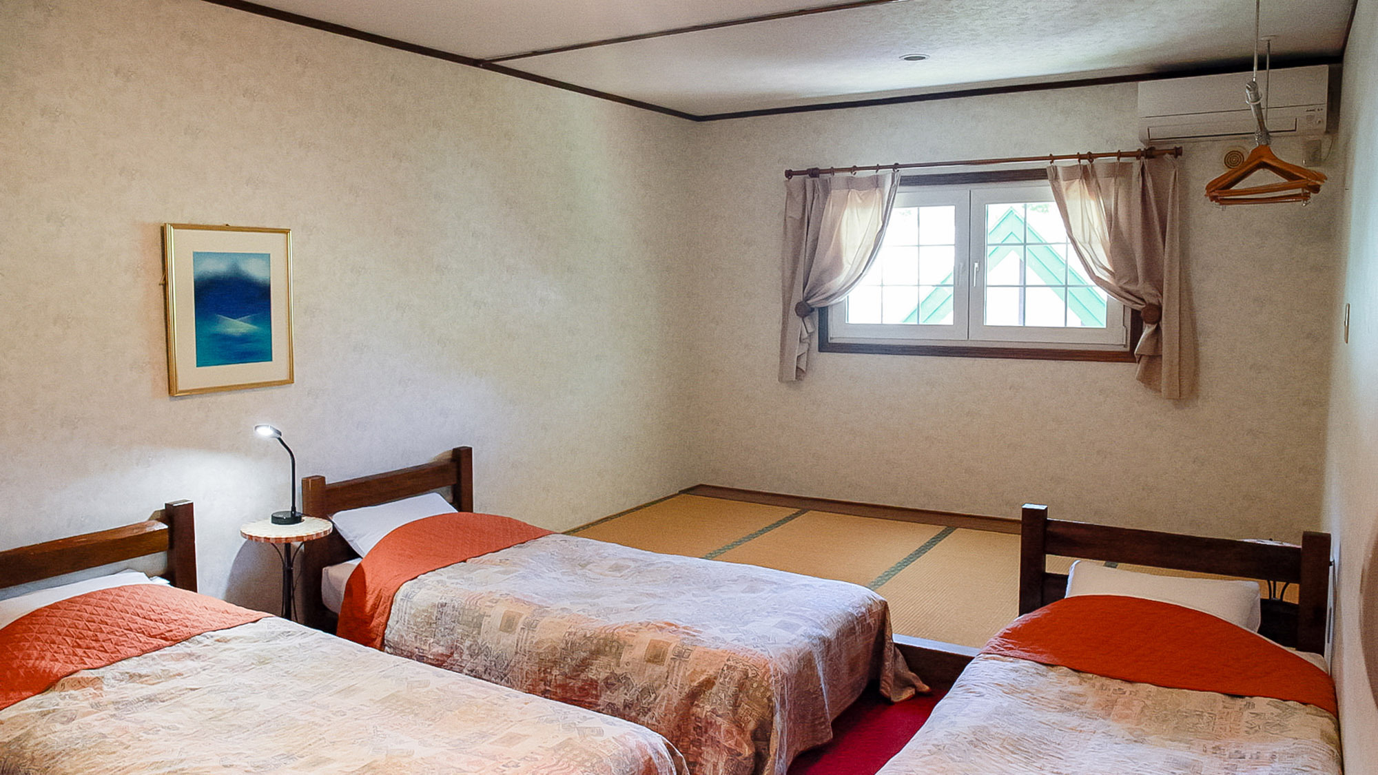・【和洋室/ベッド3・布団2 】3〜5名様でお泊りいただけるお部屋です