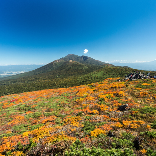 秋の三石・岩手山