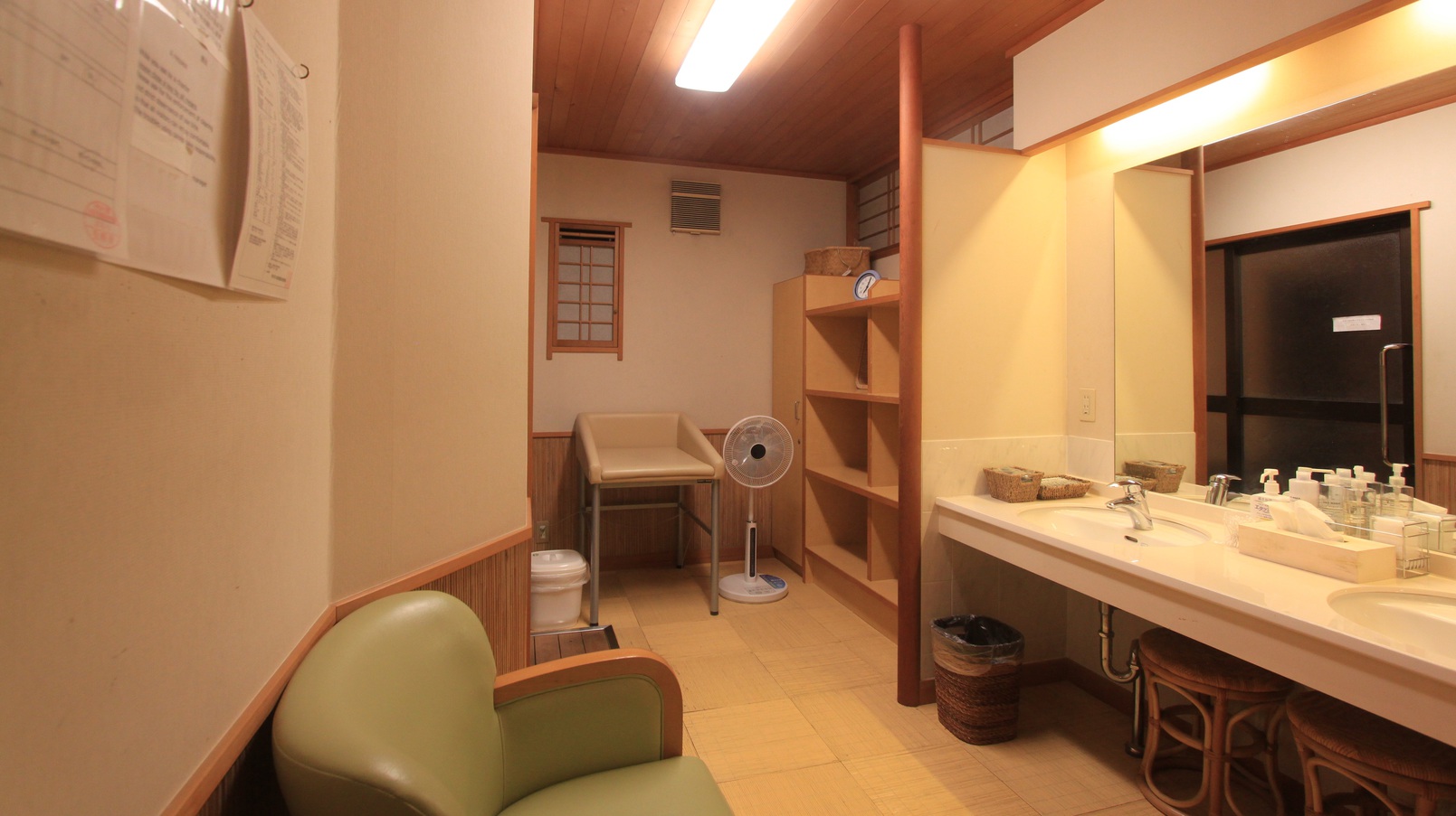 早雲の湯脱衣所