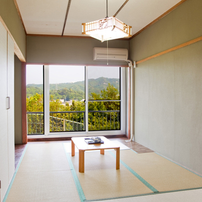 Pet Friendly Kokumin-shukusha BayLily Shirayuriso Baylilly Kokumin Shukusha Shirayuriso is conveniently located in the popular Shirahama area. The property offers a wide range of amenities and perks to ensure you have a great time. Pets allowed are j