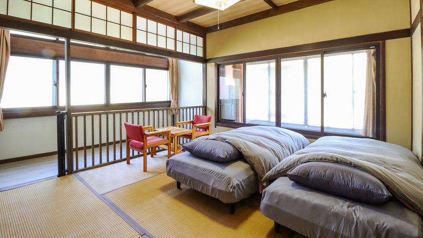 #わんわんずる〜むツインベッド8畳_和室のお部屋より２畳ほど広い、ベッド付きのお部屋です。