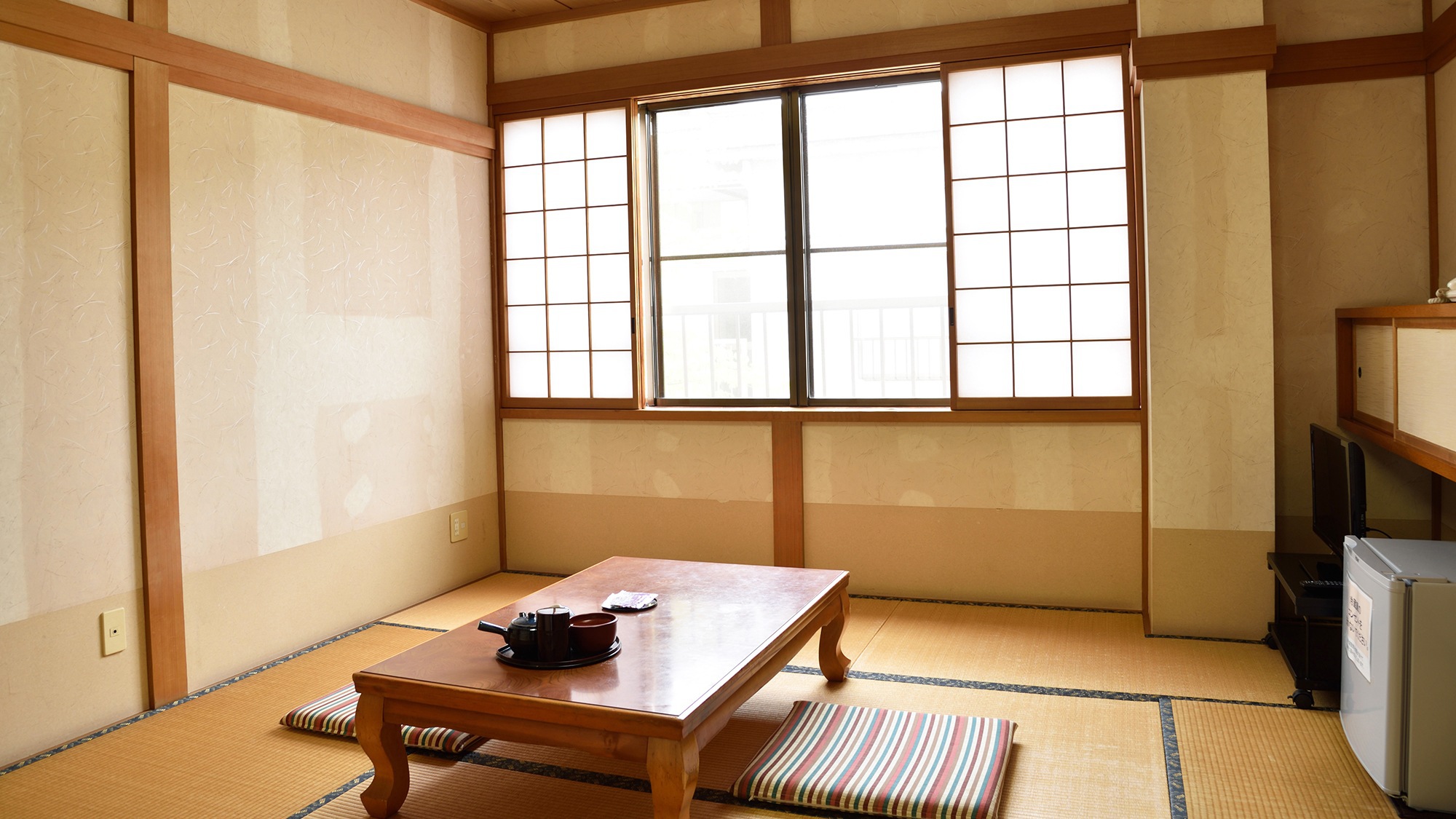・清潔感のあるきれいな和室8畳のお部屋です(旧館)