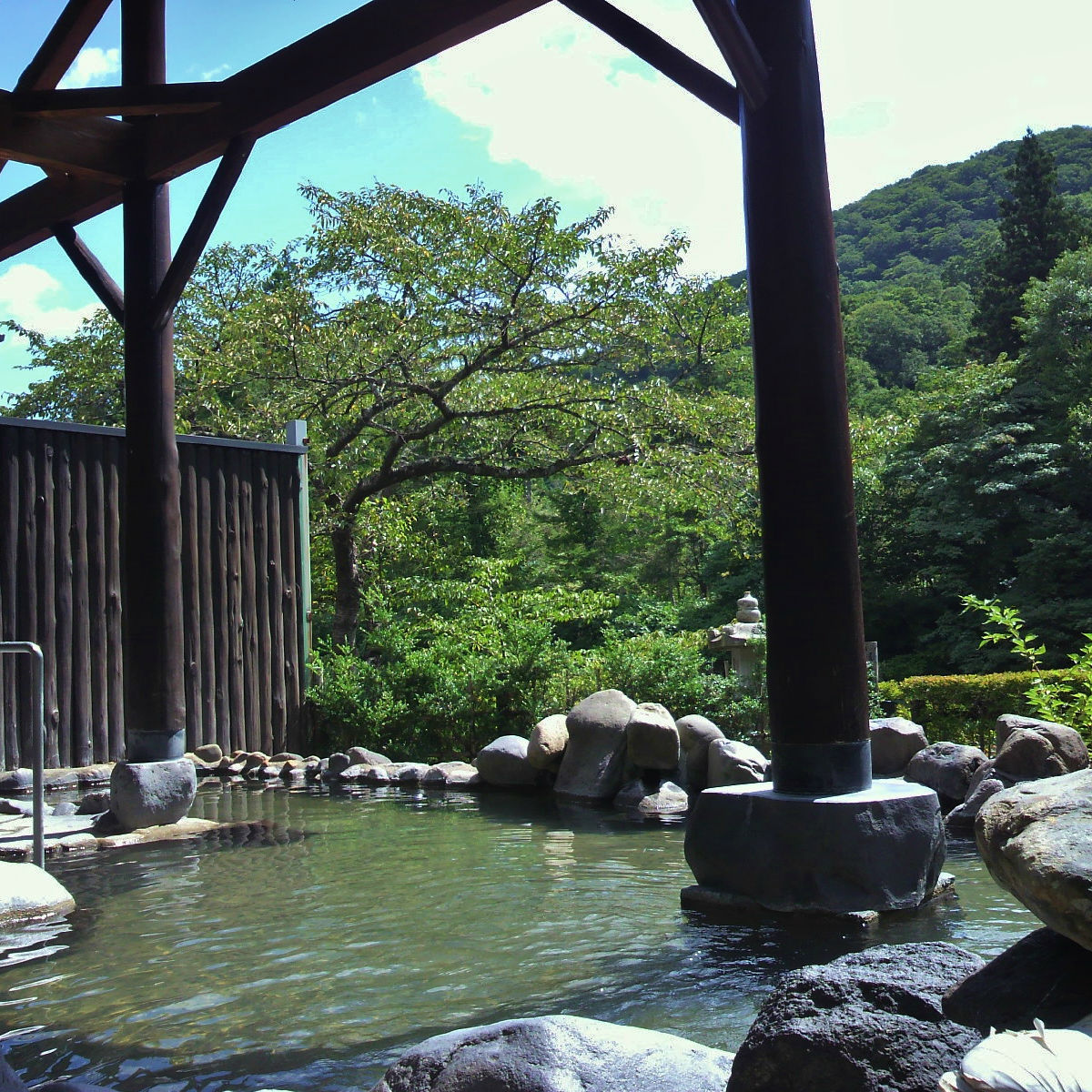 【露天風呂「大谷川」男性用】グリーンシーズン