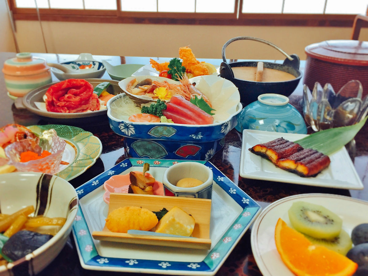 お食事はお部屋でゆっくり気兼ねなく（料理例）