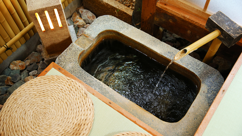 【露天・足湯付き8畳客室】すみれ足湯