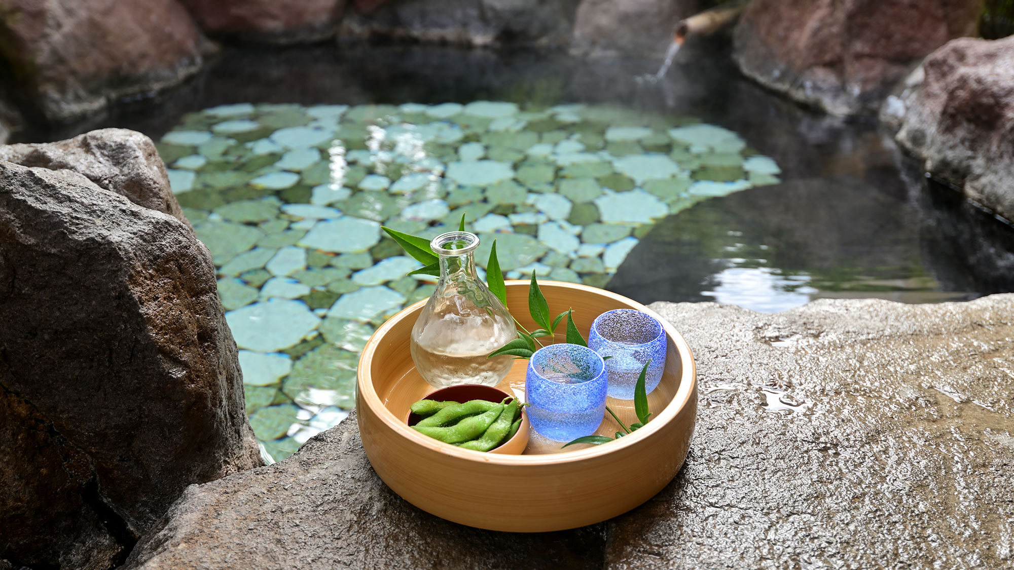 ・日本庭園に囲まれた客室露天風呂