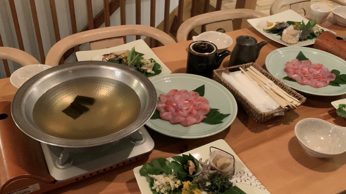 しゃぶしゃぶセットをお部屋にご用意！ふわっふわの金目鯛をポン酢で召し上げがれ